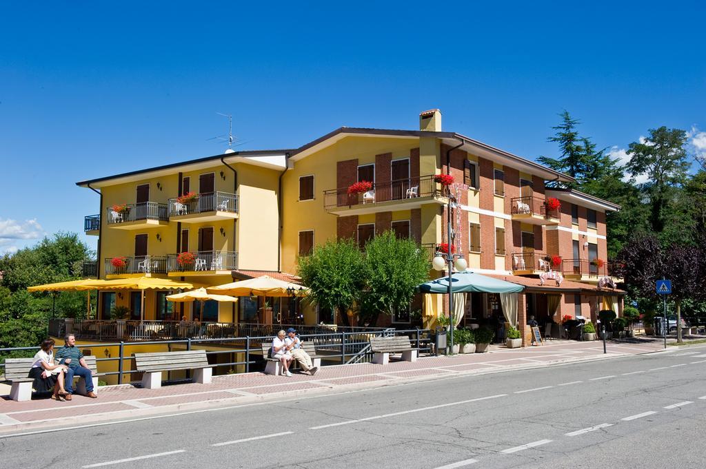 Hotel Costabella San Zeno di Montagna Exterior photo