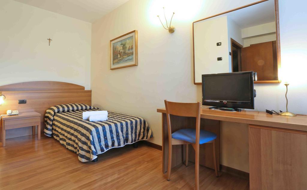 Hotel Costabella San Zeno di Montagna Room photo